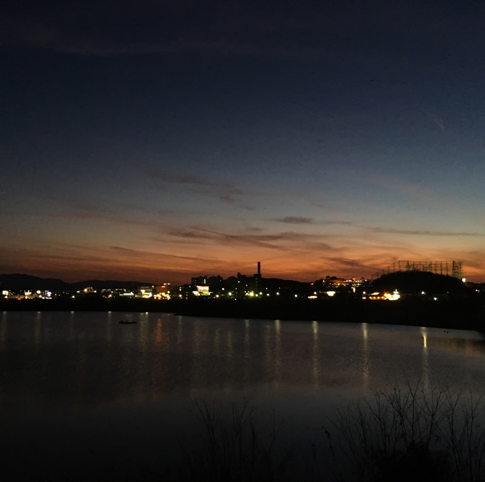 狭山池冬の夕日
